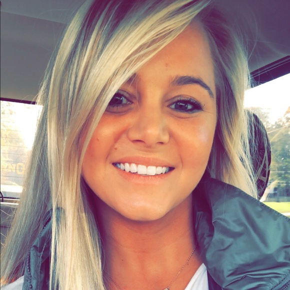 Meet your Posher, Danielle - Picture 2 of 2